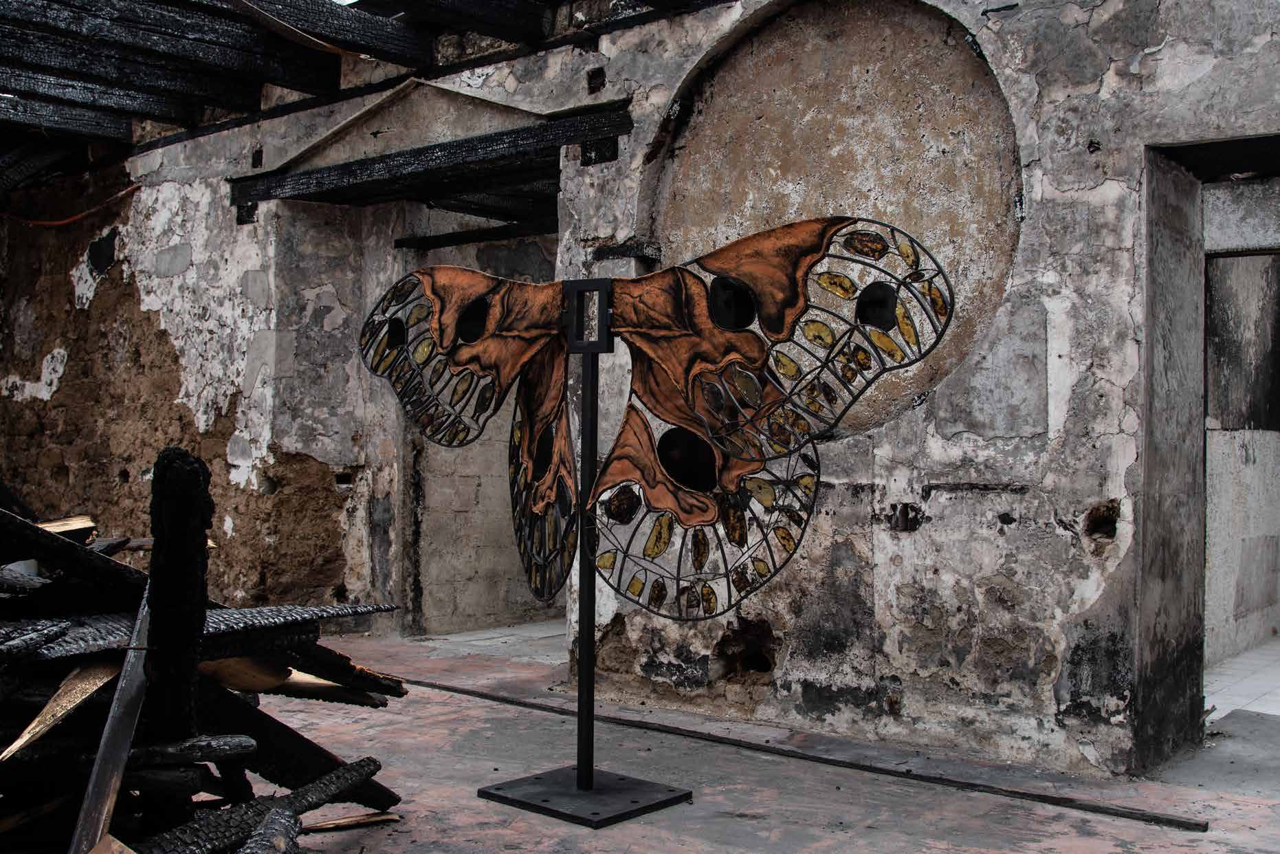 Aleteo (escultura) — Cristina Huarte