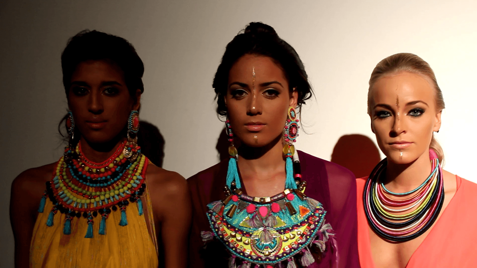 Flâneur — modelos con collares