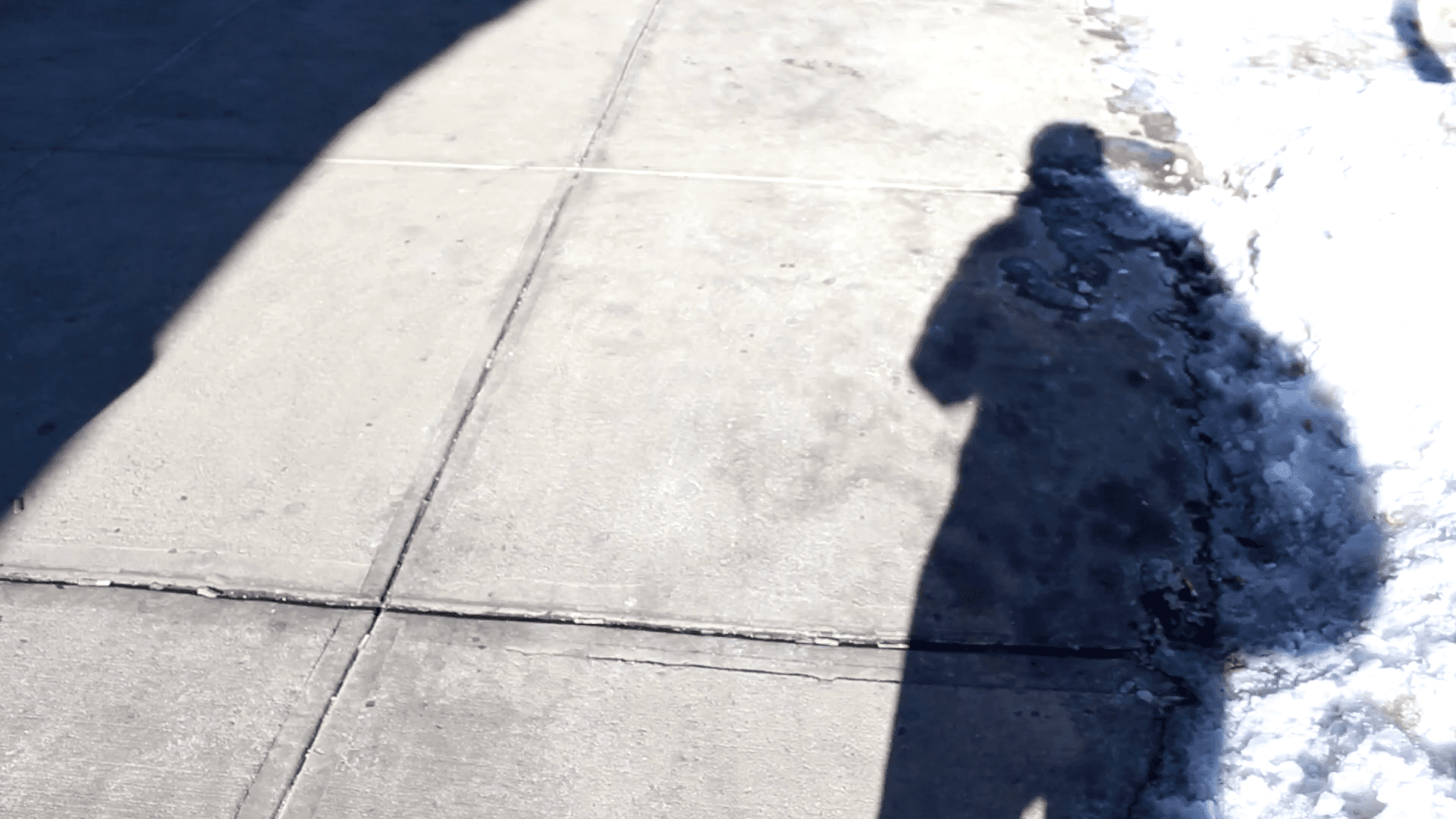 Flâneur — sombra en banqueta